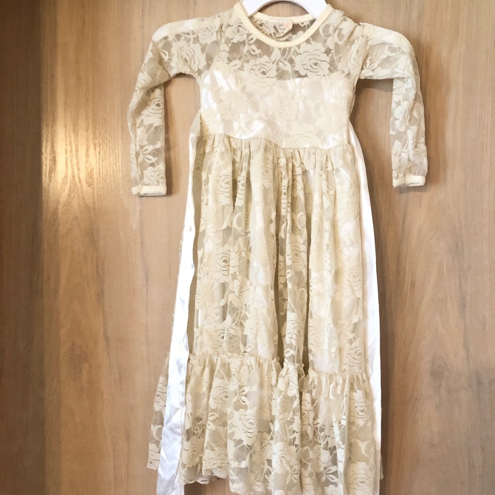 Posh peanut lace dress 12-24months